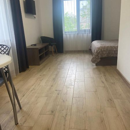Four Rooms Apartments Cherkasy Exterior foto