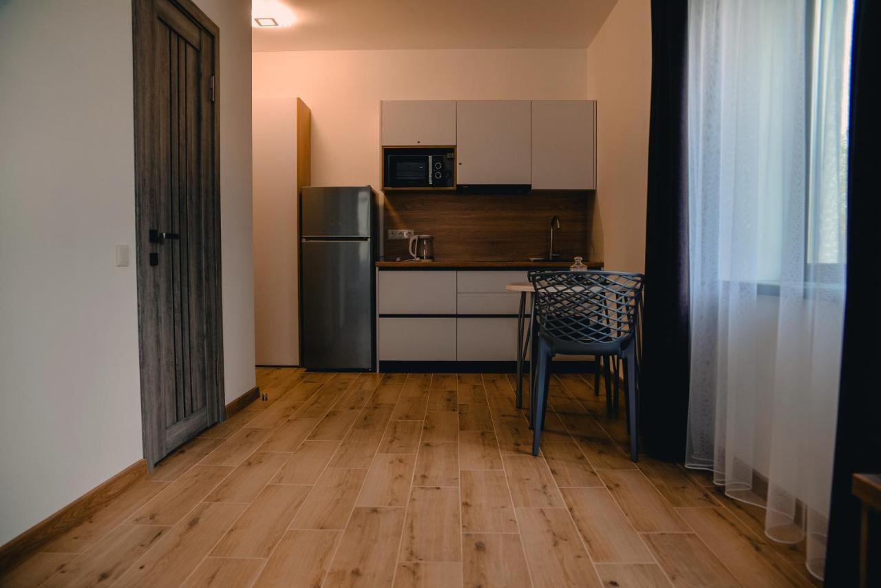 Four Rooms Apartments Cherkasy Exterior foto