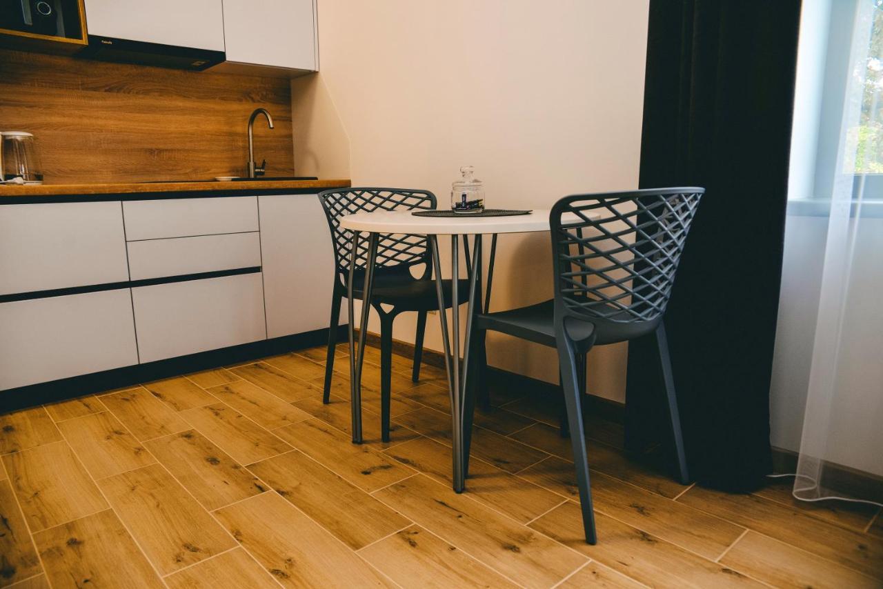 Four Rooms Apartments Cherkasy Exterior foto