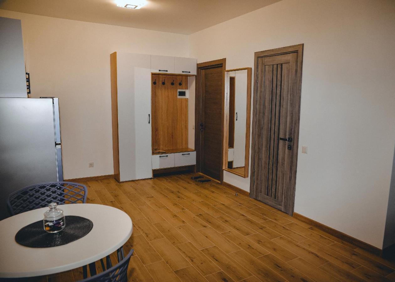 Four Rooms Apartments Cherkasy Exterior foto