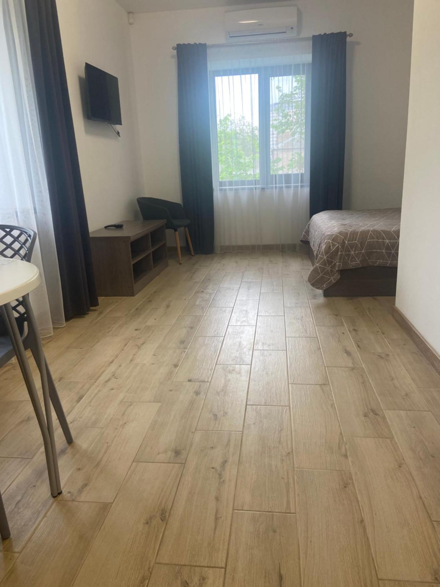 Four Rooms Apartments Cherkasy Exterior foto